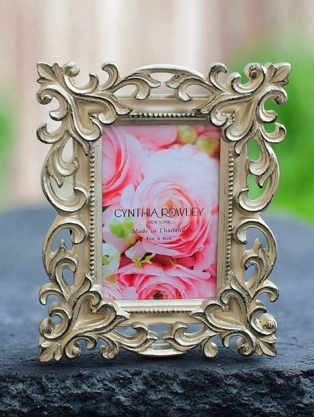 NWT. Boroque Antiqued Distressed Hearts Fleur-de-lis Cutout 4"x 6" Frame.